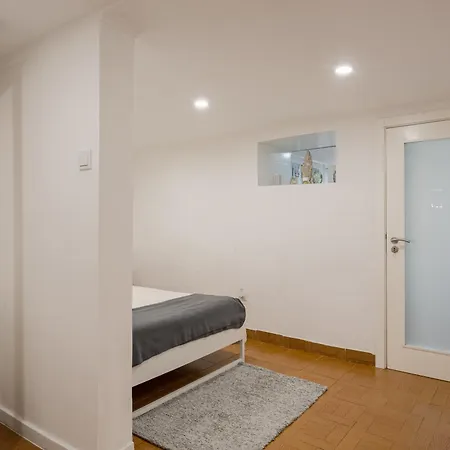 Rua Da Senhora Da Glória 142 Rc Apartamento